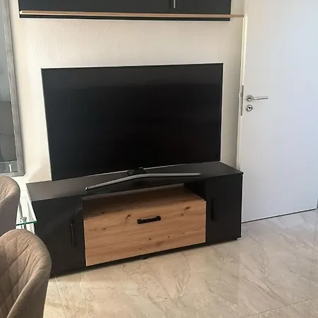 Schönes Mit Eigener Küche Und Eigenem Bad Apartment München