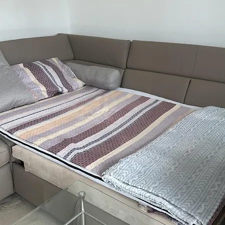 Two Near The S8 Train - Ideal For Workers - No Party Apartment *