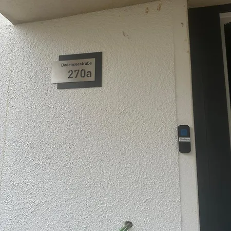 Two Near The S8 Train - Ideal For Workers - No Party Apartment *