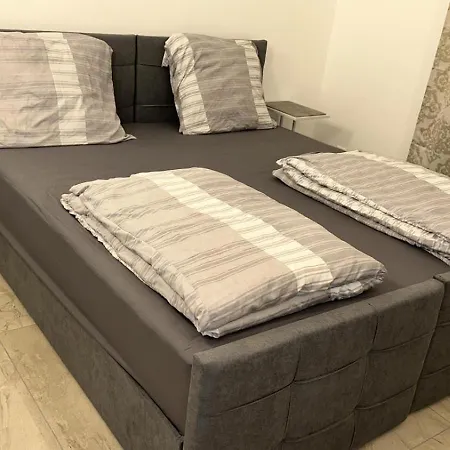 Schönes Mit Eigener Küche Und Eigenem Bad Apartment München