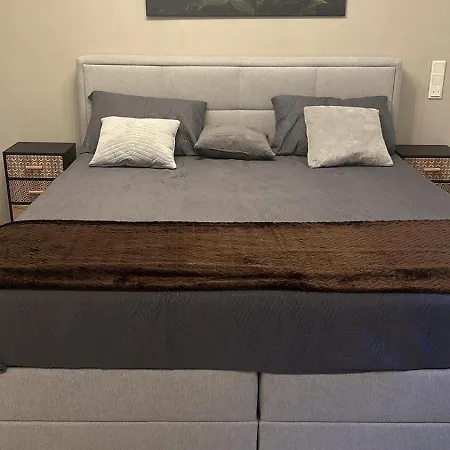 Schönes Mit Eigener Küche Und Eigenem Bad Apartment München