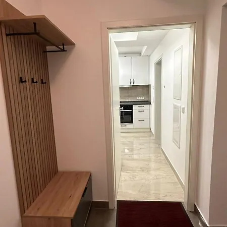 Schönes Mit Eigener Küche Und Eigenem Bad Apartment München