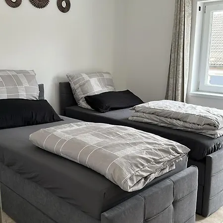 Apartman Quiet 2-bedroom - Ideal For Families & Work *