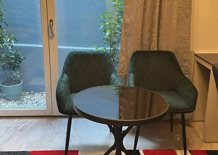 Апартаменты Schoenes Mit Terrace