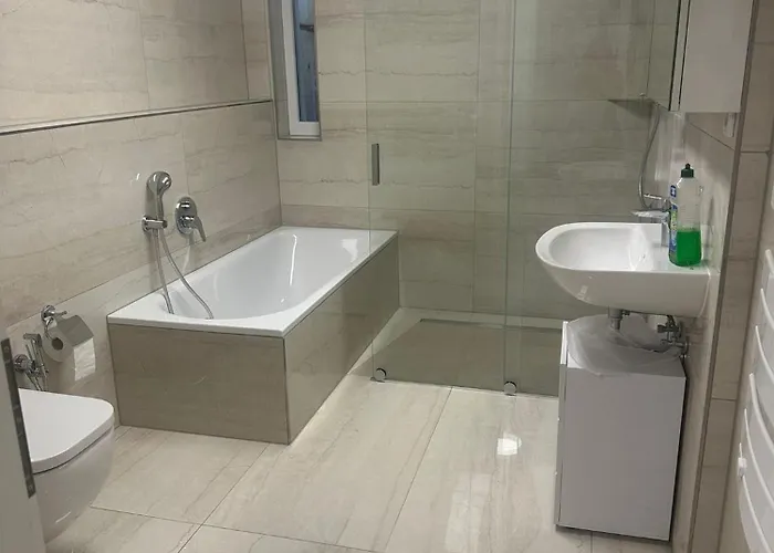 Schoenes Mit Terrace Апартаменты Мюнхен