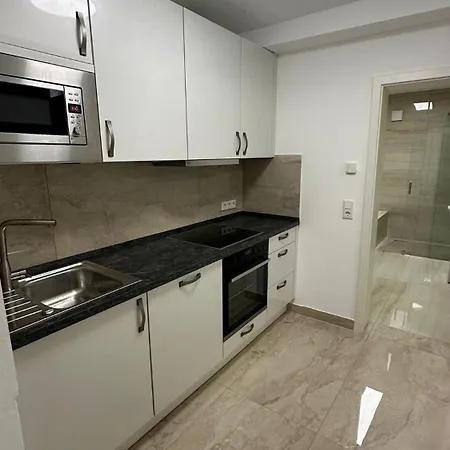 Quiet 2-bedroom - Ideal For Families & Work