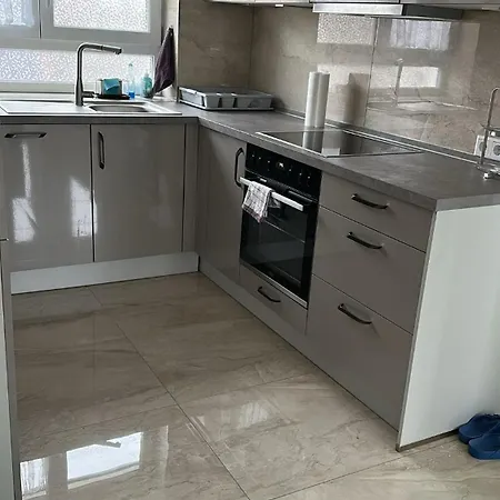 Quiet 2-bedroom - Ideal For Families & Work *